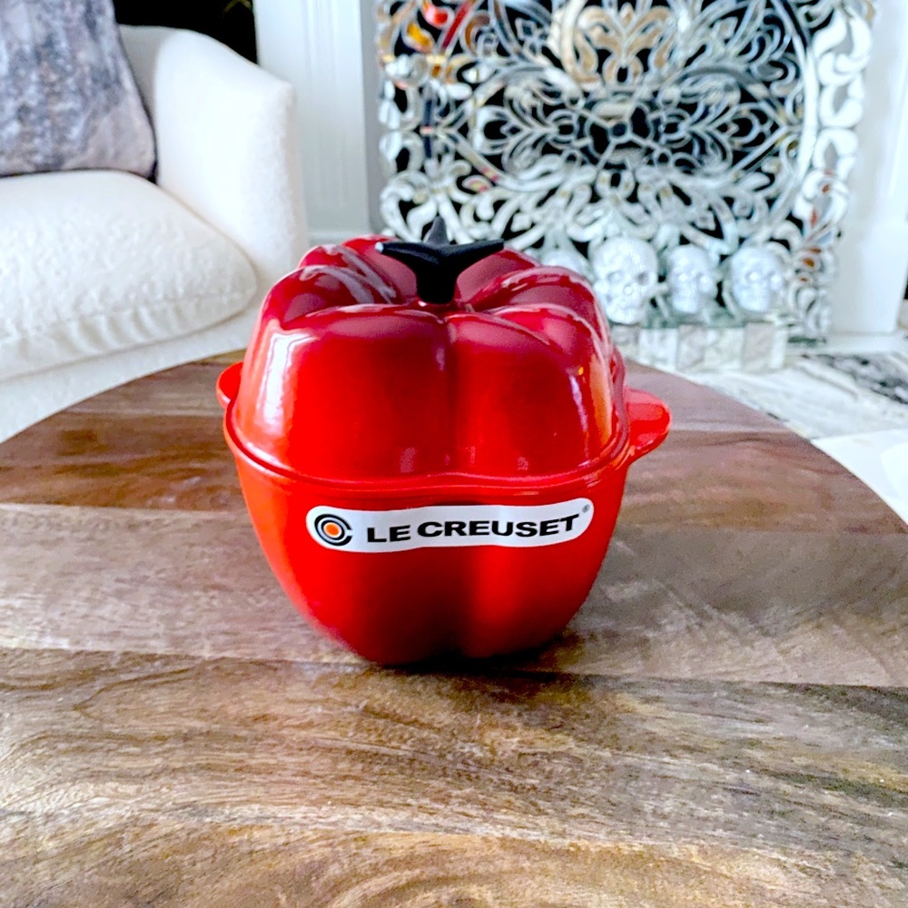 Le Creuset Bell Pepper Cast iron Cocotte in Cerise 2.25 qt